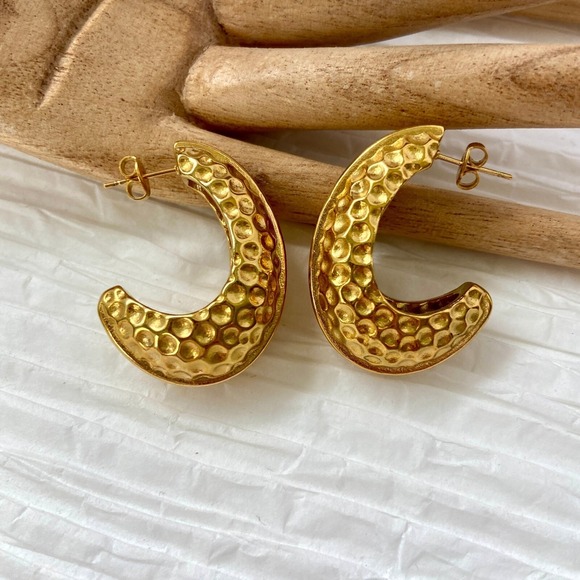 18K Gold Plated Stainless Steel Textured Dot C Shaped‎ Earrings - Picture 1 of 4